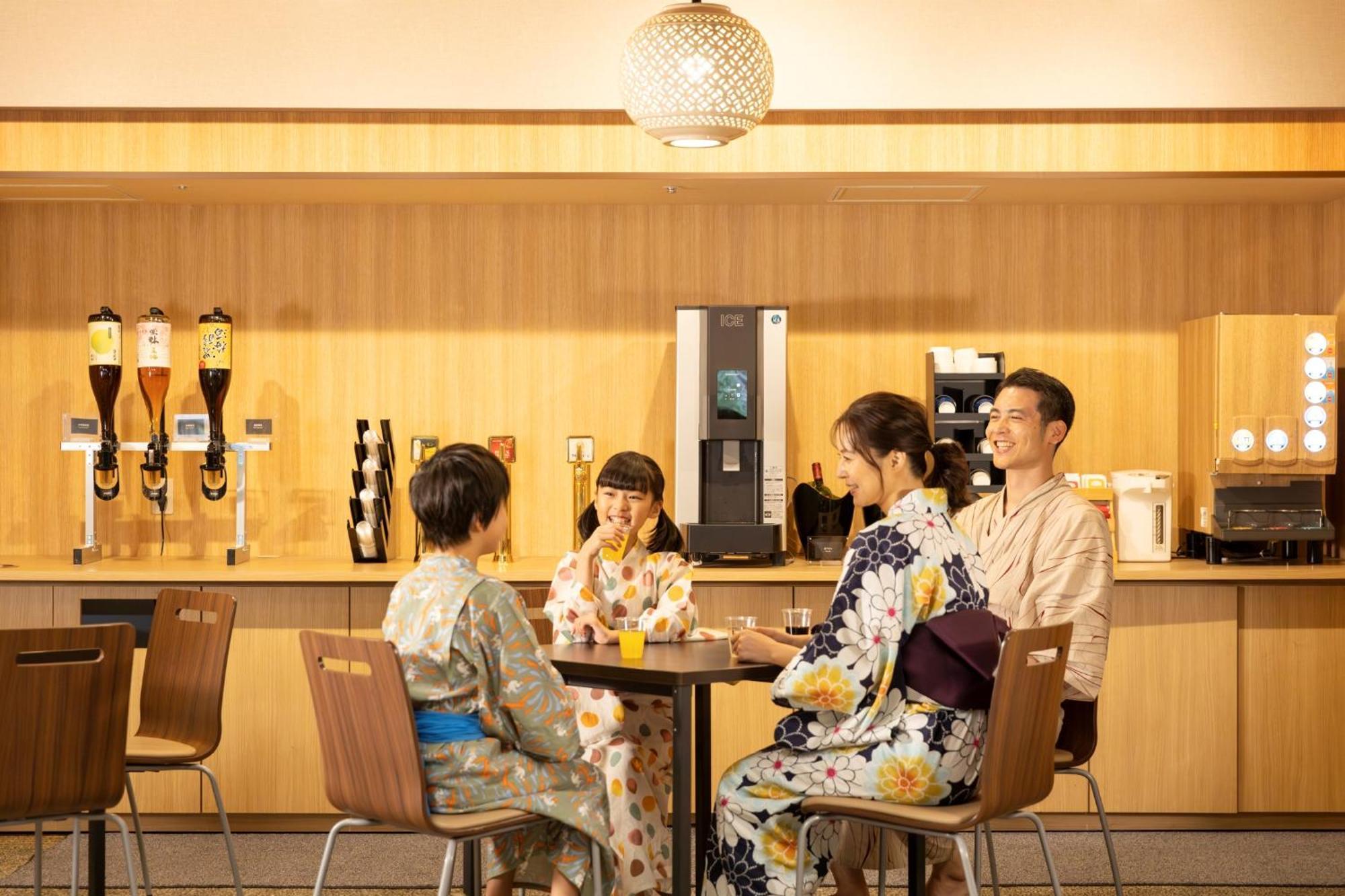 Ooedo Onsen Monogatari Premium Kaga Maruya Hotell Exteriör bild